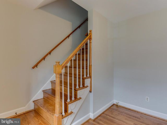 1045 N MONROE ST, Arlington, VA 22201
