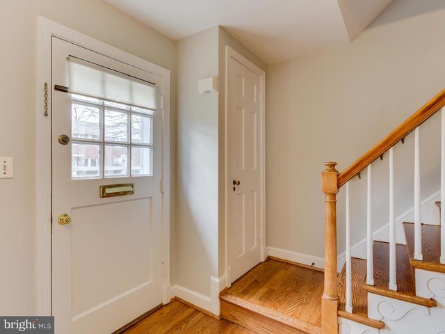 1045 N MONROE ST, Arlington, VA 22201
