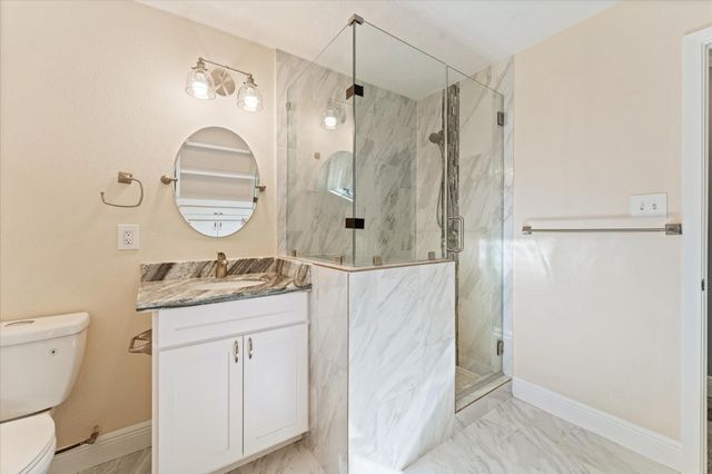 215 Hillcrest Drive, Conroe, TX 77303