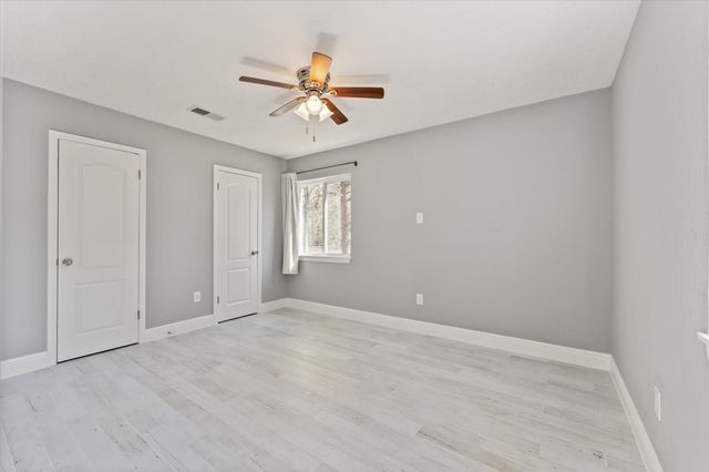 215 Hillcrest Drive, Conroe, TX 77303