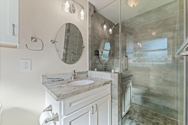 215 Hillcrest Drive, Conroe, TX 77303