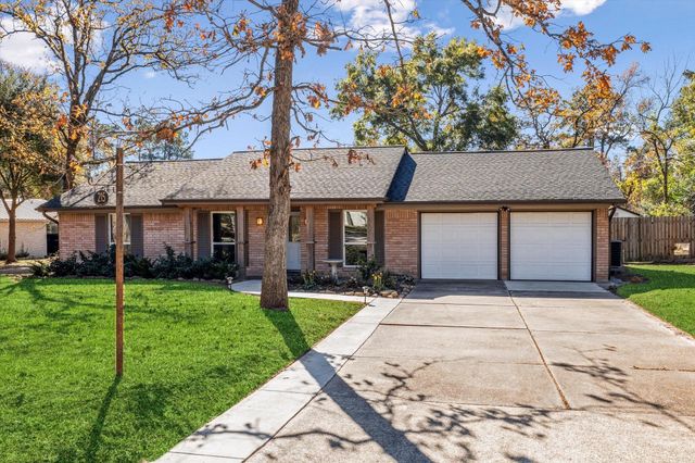 215 Hillcrest Drive, Conroe, TX 77303