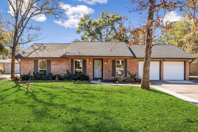 215 Hillcrest Drive, Conroe, TX 77303