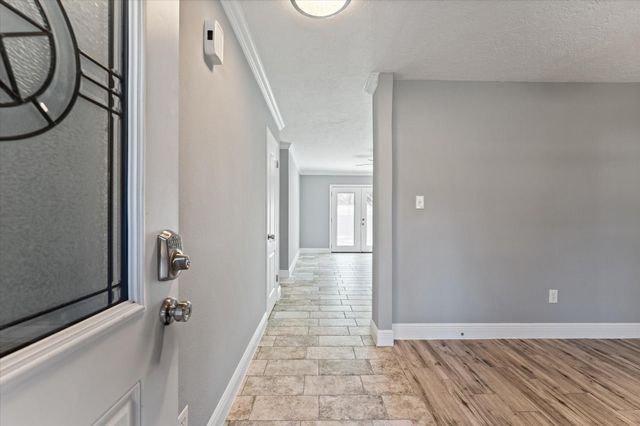 215 Hillcrest Drive, Conroe, TX 77303