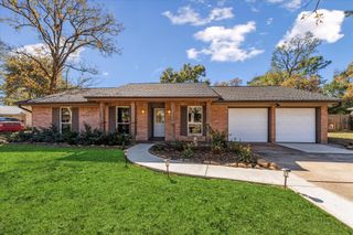 215 Hillcrest Drive, Conroe, TX 77303