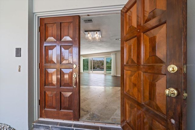 878 HARBOR ISLAND, Clearwater Beach, FL 33767