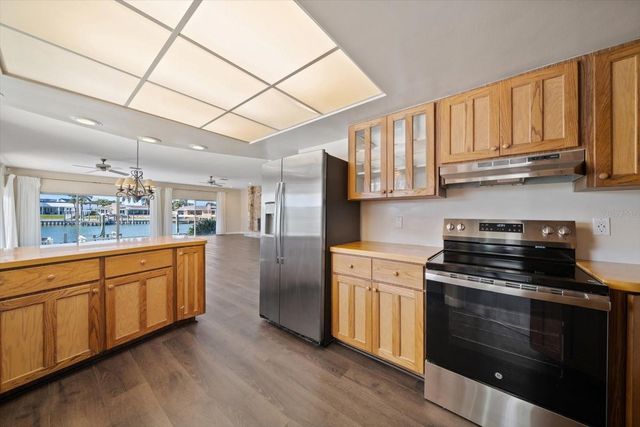 878 HARBOR ISLAND, Clearwater Beach, FL 33767