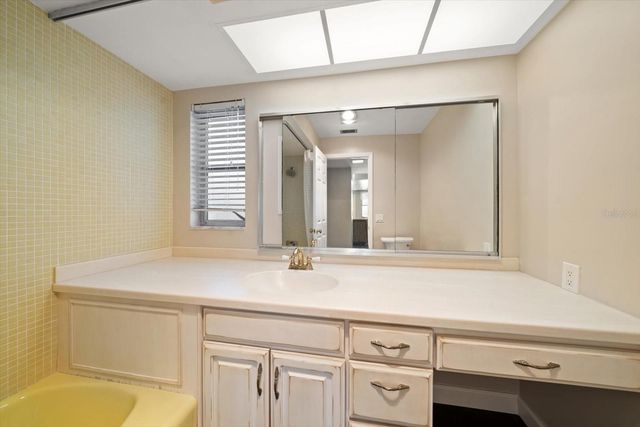 878 HARBOR ISLAND, Clearwater Beach, FL 33767