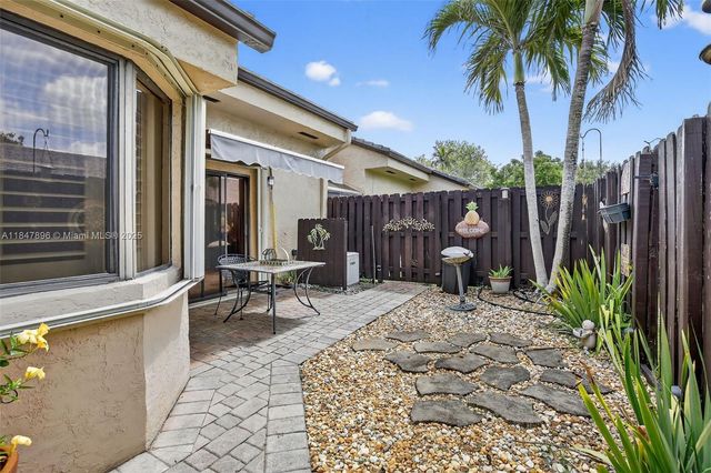 9404 N Chelsea Dr N, Plantation, FL 33324