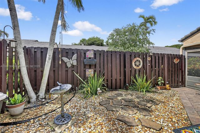9404 N Chelsea Dr N, Plantation, FL 33324