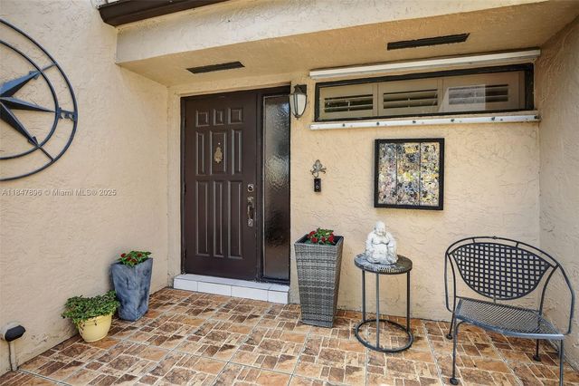 9404 N Chelsea Dr N, Plantation, FL 33324