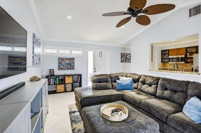 9404 N Chelsea Dr N, Plantation, FL 33324