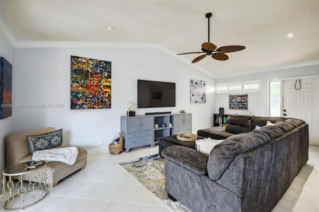 9404 N Chelsea Dr N, Plantation, FL 33324