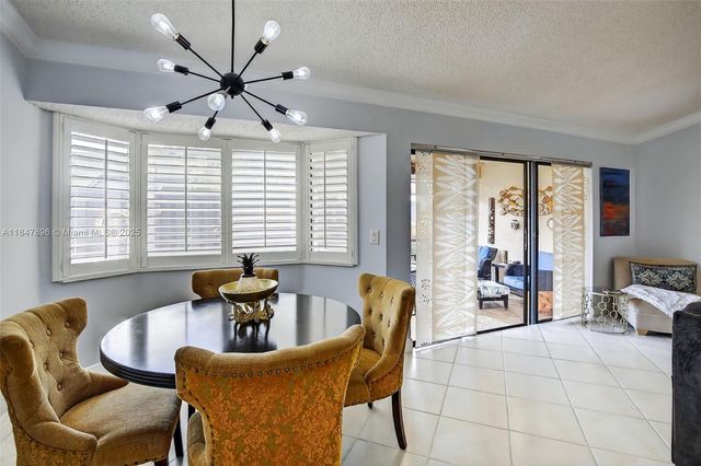 9404 N Chelsea Dr N, Plantation, FL 33324