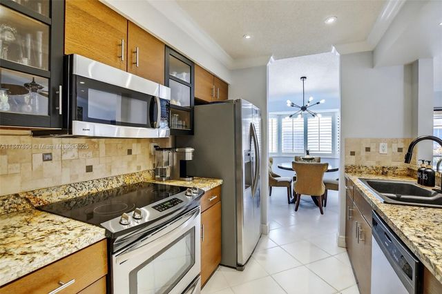 9404 N Chelsea Dr N, Plantation, FL 33324