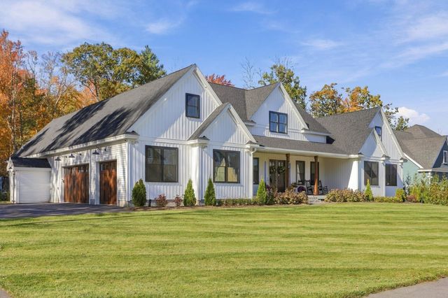 76 Captain Bannon Circle, Merrimack, NH 03054