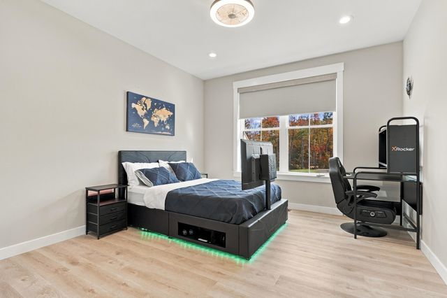 76 Captain Bannon Circle, Merrimack, NH 03054