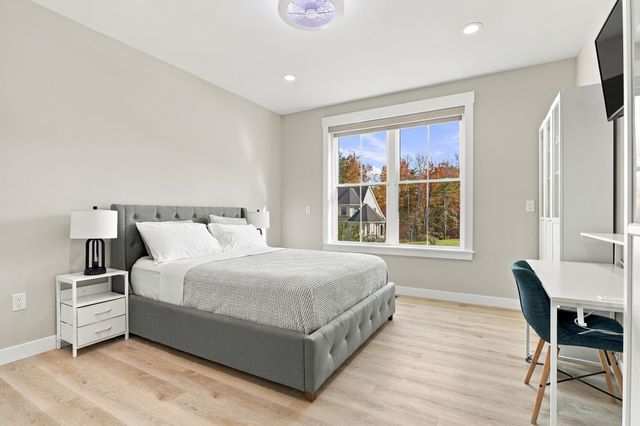 76 Captain Bannon Circle, Merrimack, NH 03054