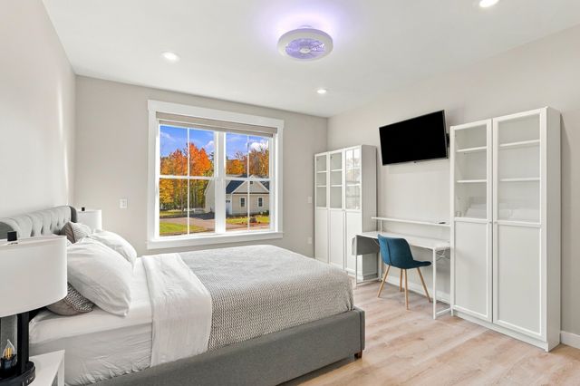 76 Captain Bannon Circle, Merrimack, NH 03054