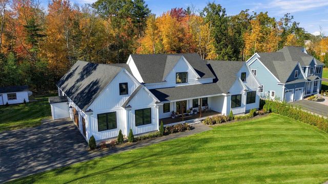 76 Captain Bannon Circle, Merrimack, NH 03054