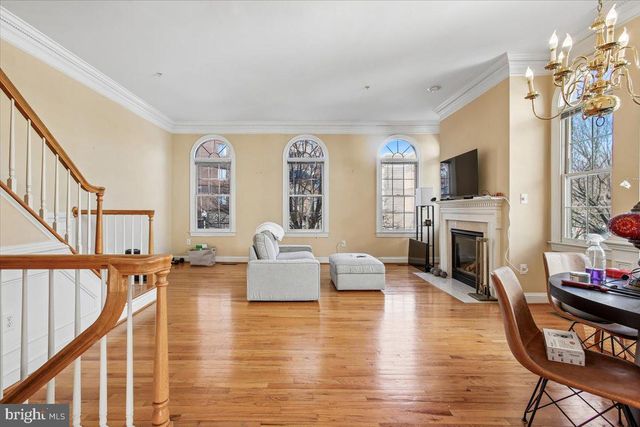 1053 N STUART ST, Arlington, VA 22201