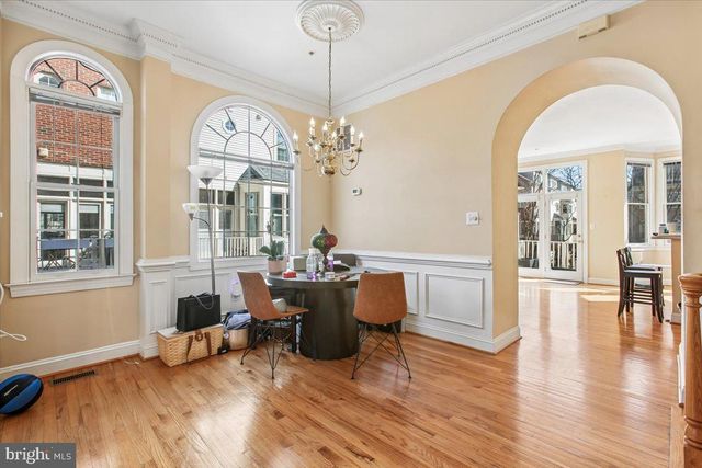 1053 N STUART ST, Arlington, VA 22201