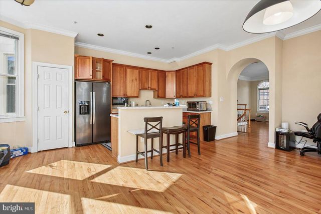 1053 N STUART ST, Arlington, VA 22201