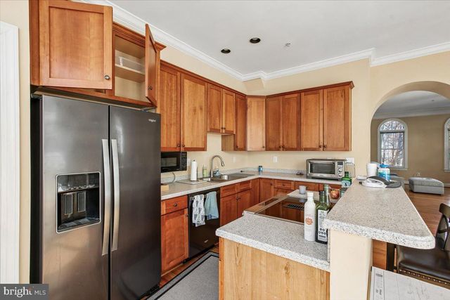 1053 N STUART ST, Arlington, VA 22201