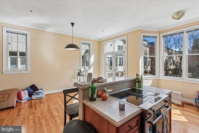 1053 N STUART ST, Arlington, VA 22201