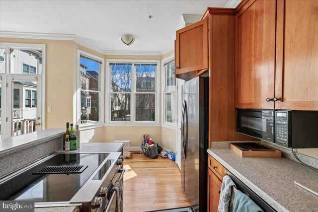 1053 N STUART ST, Arlington, VA 22201