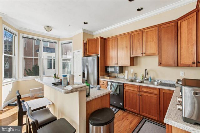 1053 N STUART ST, Arlington, VA 22201