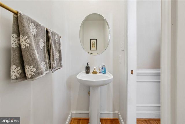 1053 N STUART ST, Arlington, VA 22201