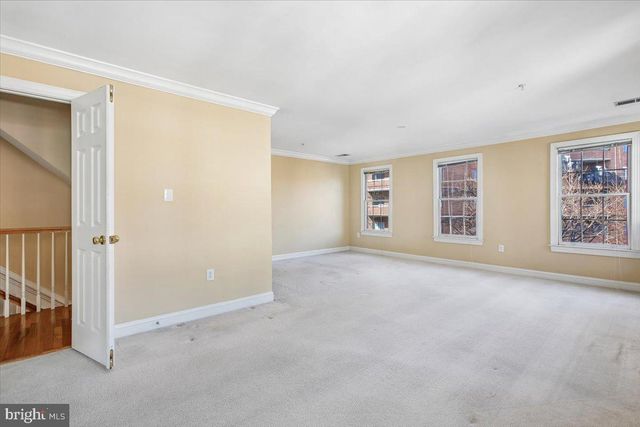 1053 N STUART ST, Arlington, VA 22201