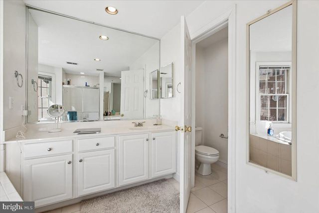 1053 N STUART ST, Arlington, VA 22201