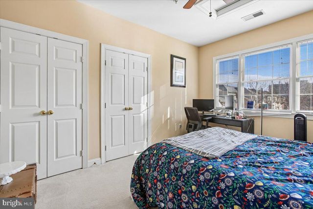 1053 N STUART ST, Arlington, VA 22201