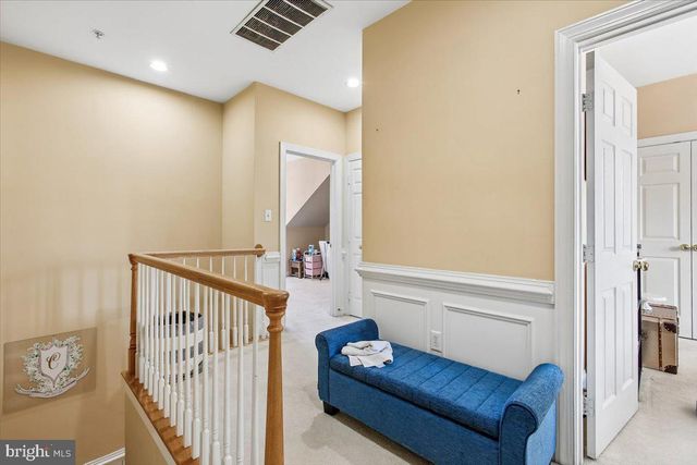 1053 N STUART ST, Arlington, VA 22201