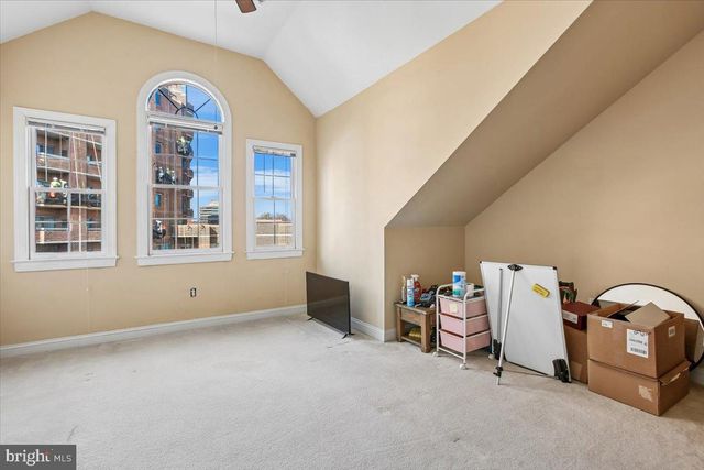 1053 N STUART ST, Arlington, VA 22201