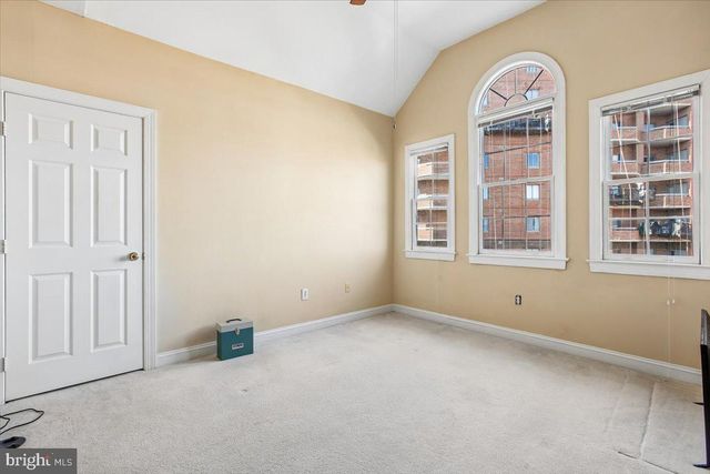 1053 N STUART ST, Arlington, VA 22201