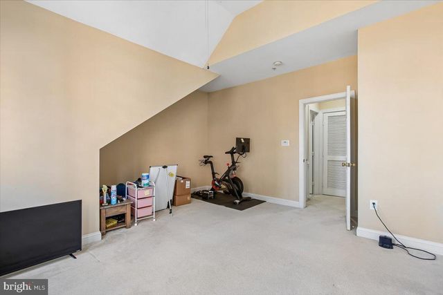 1053 N STUART ST, Arlington, VA 22201