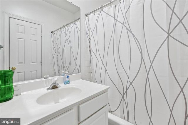 1053 N STUART ST, Arlington, VA 22201