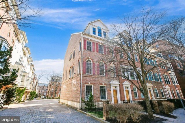 1053 N STUART ST, Arlington, VA 22201