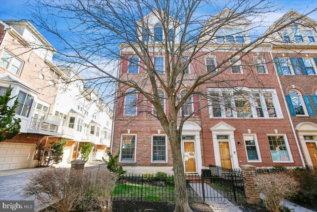 1053 N STUART ST, Arlington, VA 22201