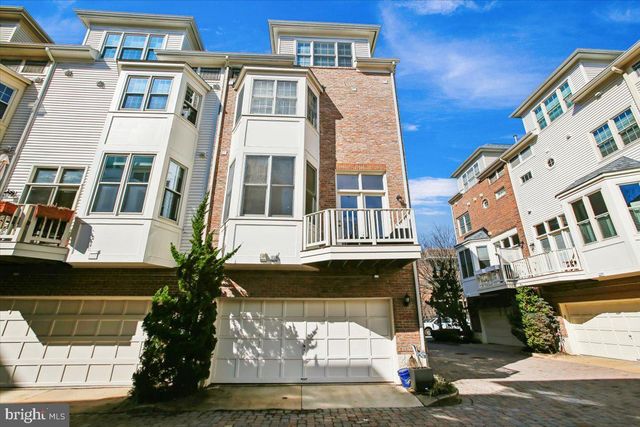 1053 N STUART ST, Arlington, VA 22201