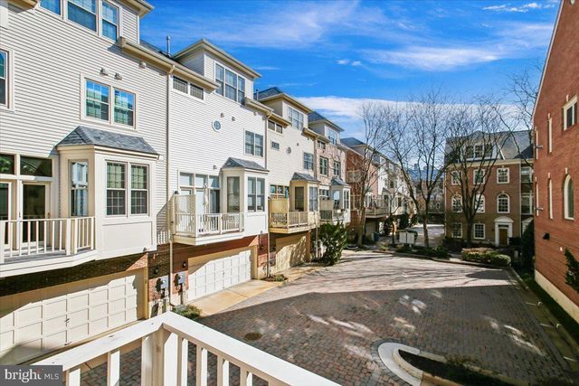 1053 N STUART ST, Arlington, VA 22201