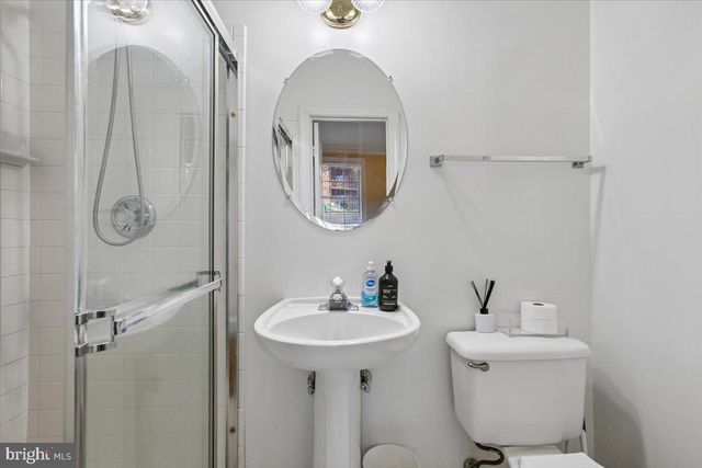 1053 N STUART ST, Arlington, VA 22201