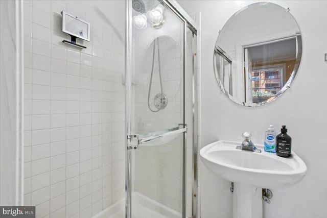 1053 N STUART ST, Arlington, VA 22201