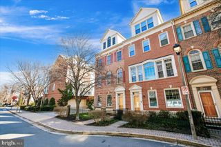 1053 N STUART ST, Arlington, VA 22201