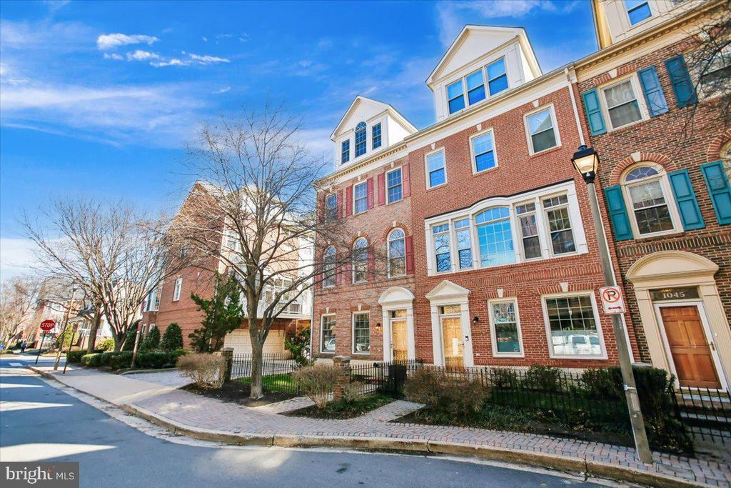 1053 N STUART ST, Arlington, VA 22201