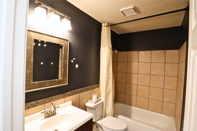 2222 Country Hollow Lane, Garland, TX 75040