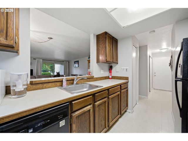 10121 Sw TRAPPER Ter, Beaverton, OR 97008